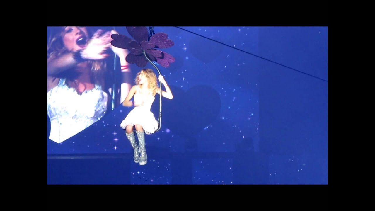 Guadalupe en el recital de Violetta parte 7