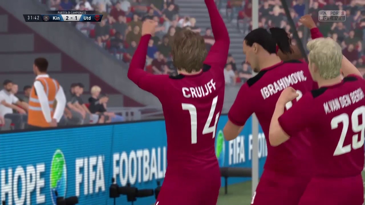 Cruijff, Ibrahimovic e Ronaldo ballano 