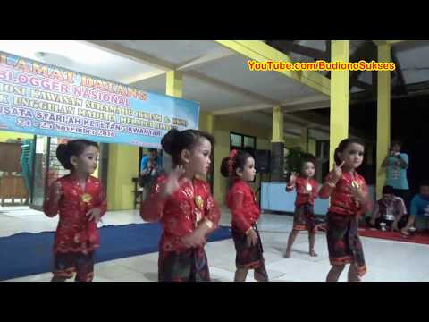 Tari Tradisional Madura Nyellok Aeng Di Kecamatan Kwanyar Bangkalan