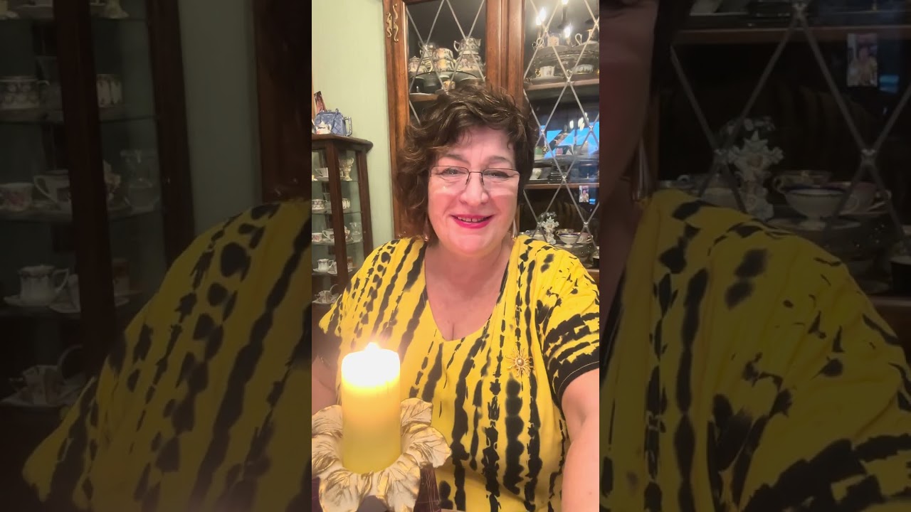 А не выпить ли вам кофе с душевным тарологом? 