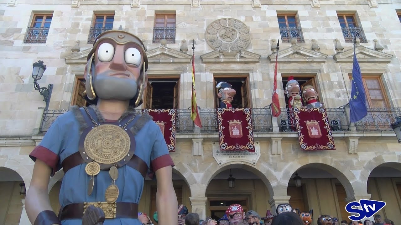 La comparsa de Gigantes y Cabezudos se despide de las Fiestas de San Saturio 2019