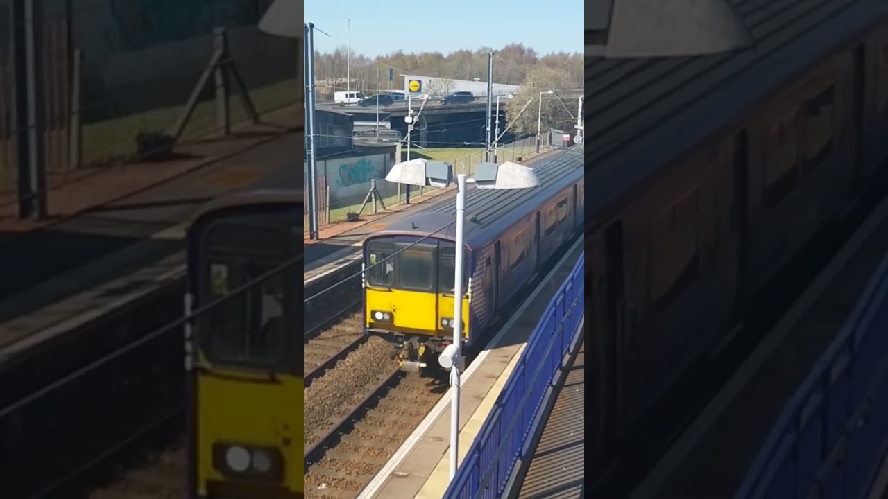 ScotRail Class 318 318257 on 2-Romeo-30 arriving at Whifflet 