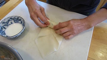How to roll a spring roll