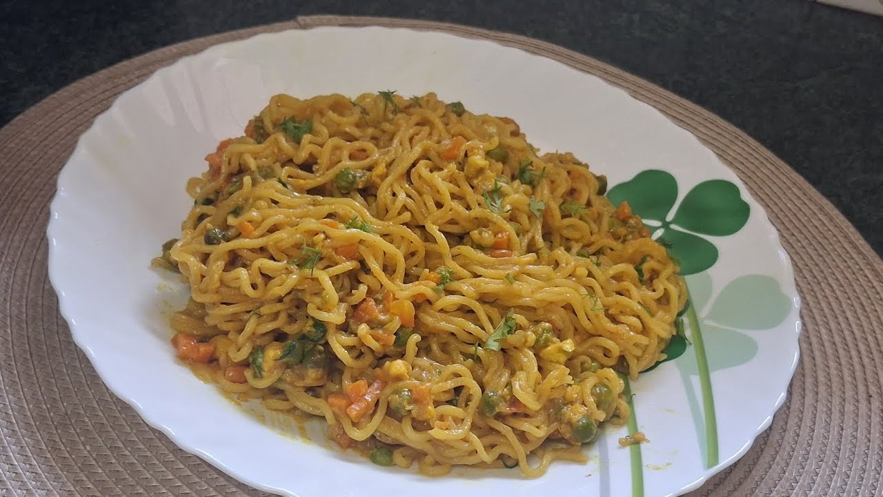 ऐसी चीज मैगी कभी नहीं खाई होगी 🤤 | घर पर बनाएं रेस्टोरेंट स्टाइल मिक्स मैगी l #Swadbypinki 