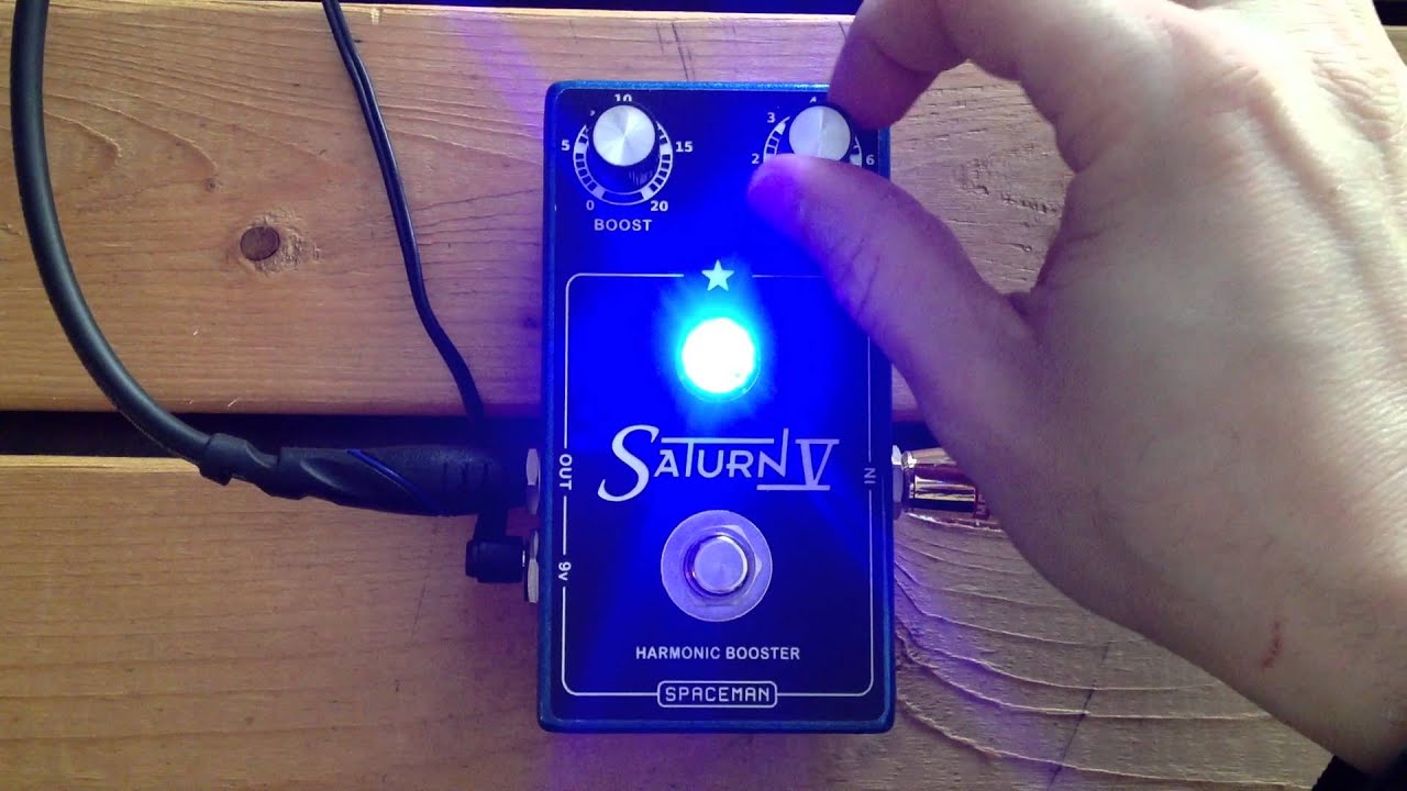 5 Minutes with the Spaceman Effects Saturn V - Pedal Demo - YouTube