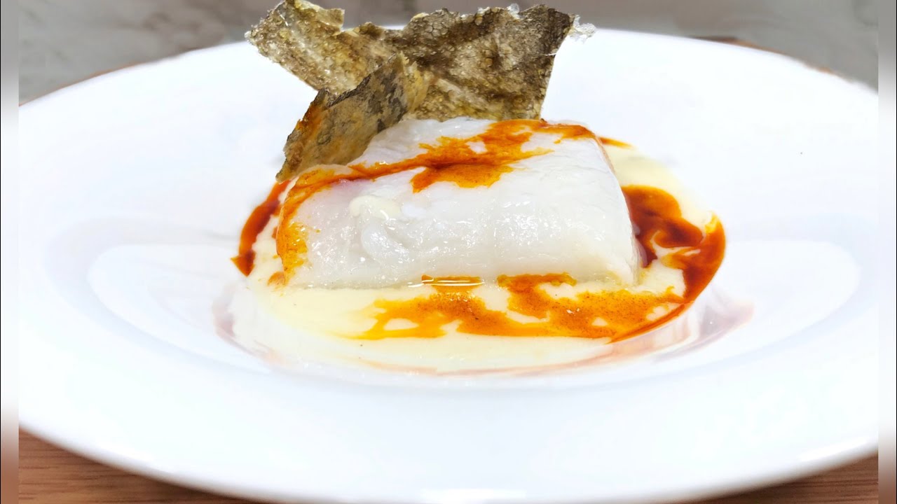 Bacalao confitado sobre cremoso de patata