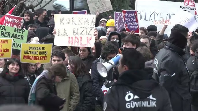 Ankara Üniversitesi öğrencileri, Ekrem İmamoğlu'nun gözaltına alınmasını protesto ediyor | Ankara - YouTube