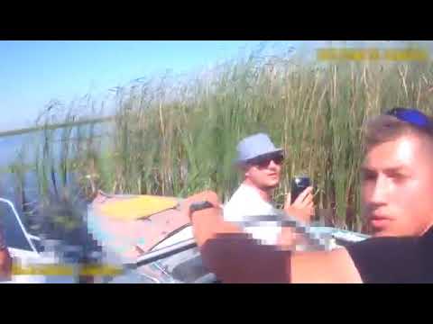 Пьяный на моторной лодке