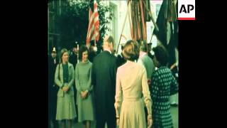 SYND 26 9 75 PRESIDENT FORD MEETS COLUMBIAN PRESIDENT LOPEZ IN WASHINGTON