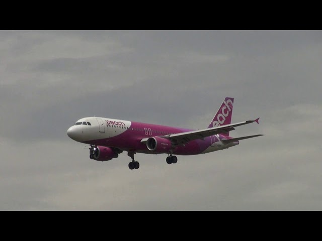 成田空港】強烈西風！大揺れの横風ランディングショット8連発 - YouTube