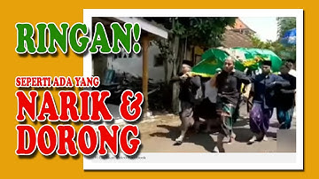 VIRAL! Gotong Keranda Jenazah Sambil Berlari di Pasuruan Jatim
