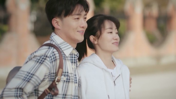 Автобустағы жасырын камера Трусикисіз ұйықтап жатқан мас әйелдердің видеосы