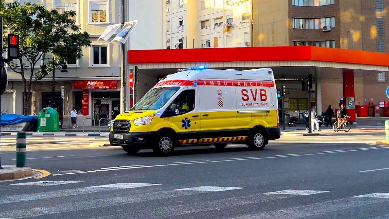 Valencia EMS Ambulances - responding