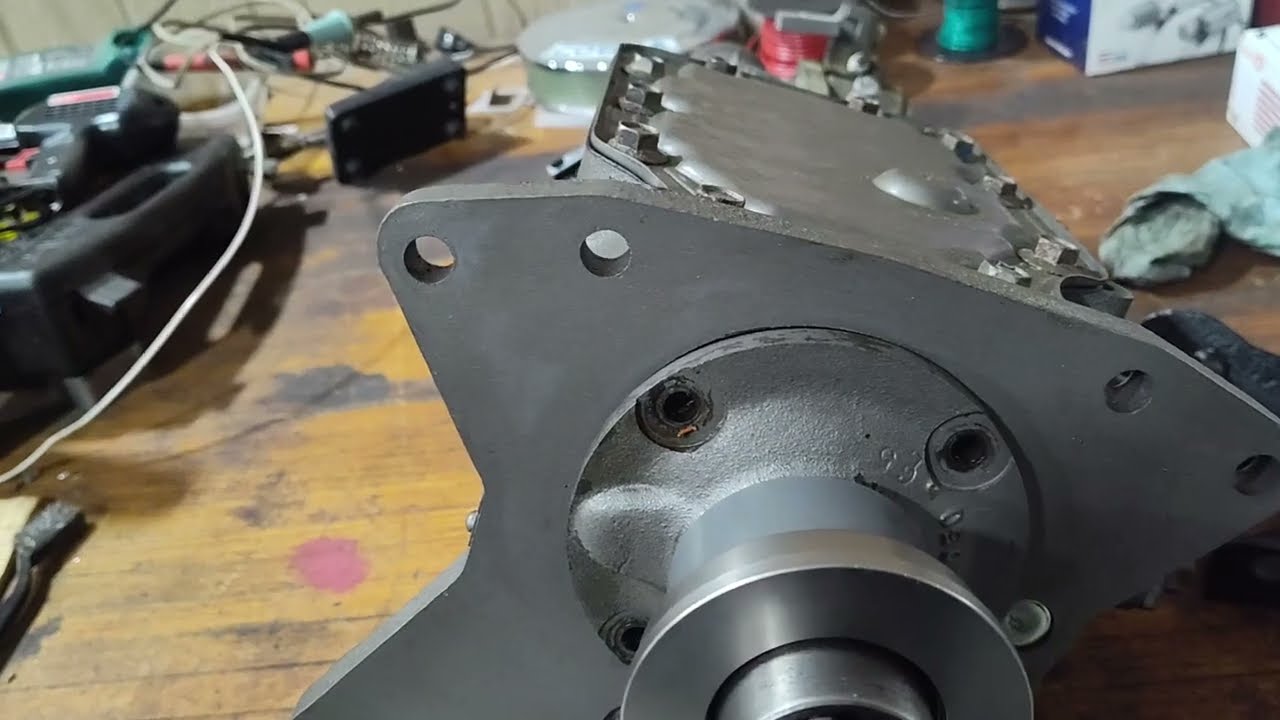 Установка гидравлического выжимного подшипника на трансмиссию погрузчика Ford с большим входным в...