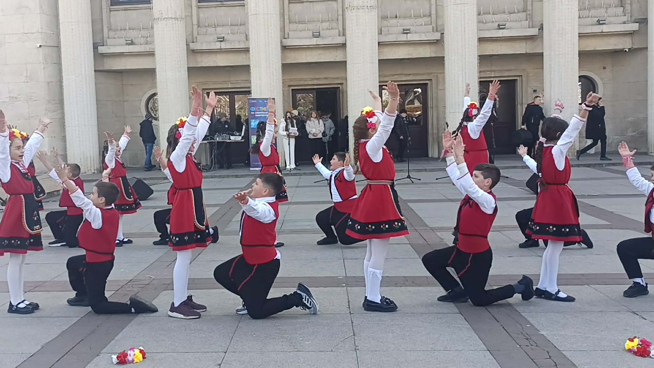 Празничен концерт по случай Баба Марта и Ден на самодееца, с участието на ДТС 