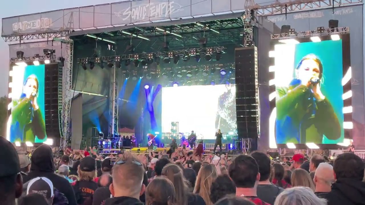 Motionless In White - Voices | live at Sonic Temple 2025