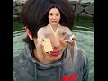 日比谷幸助（サラリーマン小説家）が池にスマホを落としてしまったシーン（AI動画）