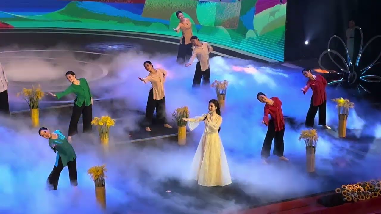 Vì Một Việt Nam Khoẻ Mạnh - Hoà Minzy đem bài hit mới lên sân khấu truyền hình trực tiếp VTV2