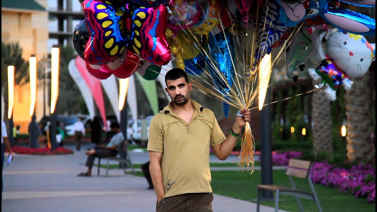 Balloon Seller At Al Majaz Water Front Sharjah بائع البالونات YouTube