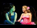 Capture de la vidéo Idina & Kristin - Wicked Slime Tutorial🫧🪄(Slightly Better Quality)