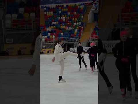 Камила Валиева РУГАЕТСЯ