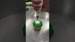 Easy cute bunny bums cupcakes! #cupcake #easter #cupcakedecorating #cakevideo #buttercream #bunny