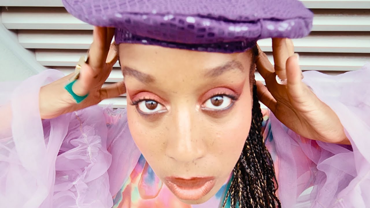 Watch Potentialité - Frieda (OFFICIAL VERTICAL CLIP) on YouTube Watch Potentialité - Frieda (OFFICIAL VERTICAL CLIP) on YouTube