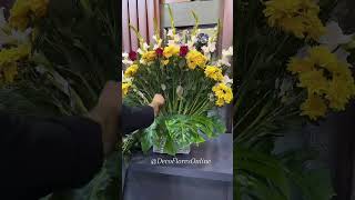 Precioso arreglo floral para iglesias 💝🌹🎀 #arreglosflorales #decoracionconflores #flower