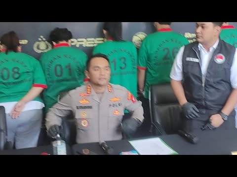 Video: Sezaman Repin yang terkenal dalam foto dan lukisan: apakah orang-orang dalam kehidupan nyata, yang gambarnya dilukis oleh artis