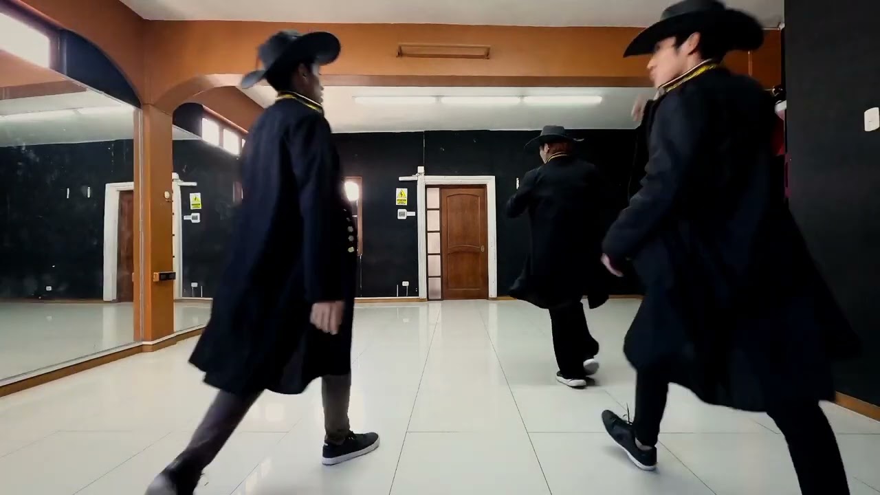 KPOP " XTASIS " AREQUIPA PERU - TXT ( 함께하는 내일 ) BLUE HOUR ( 블루 아워 )   dance práctice + break