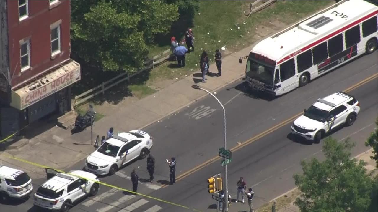 Shooting on SEPTA bus leaves 2 men injured in North Philadelphia - YouTube