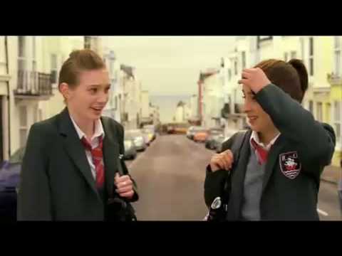 Angus, thongs and perfect snogging (Frontalknutsch...