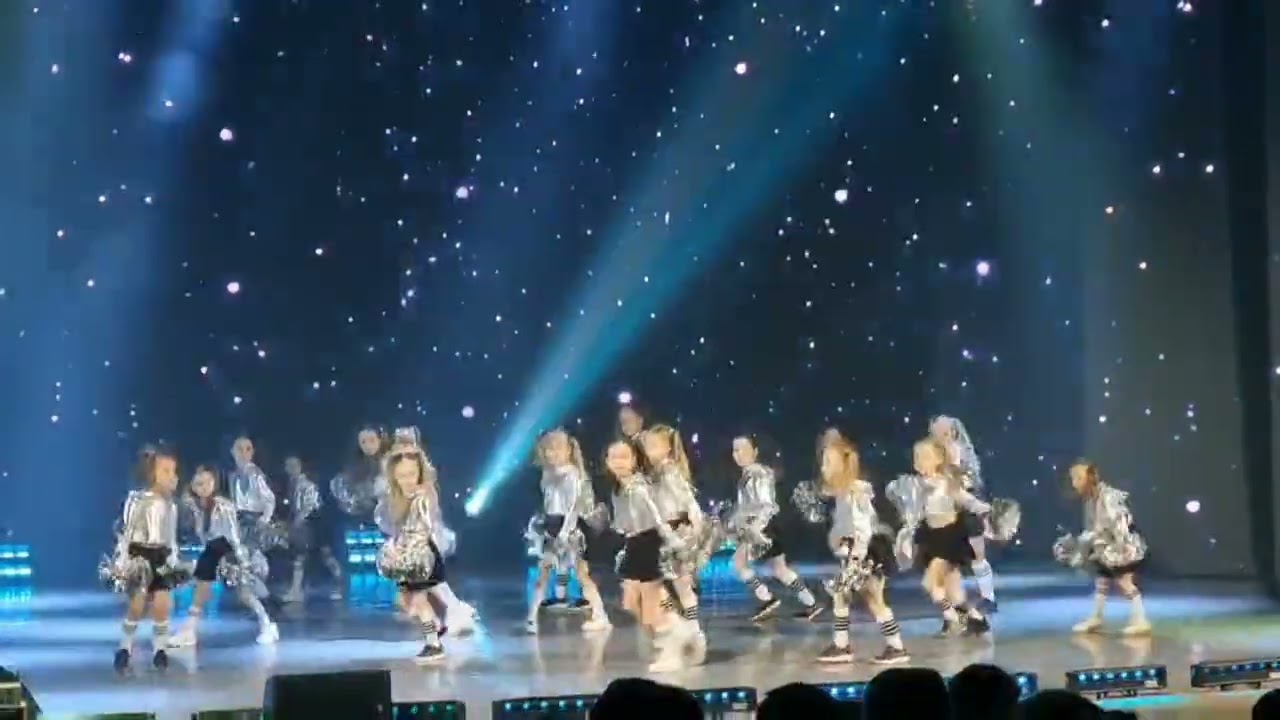 Февраль 26. Танец группы поддержки