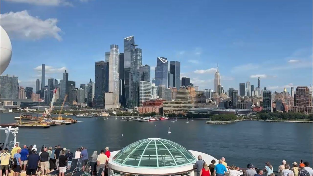 New York sail away! Cruising down the Hudson underneath the hot sun!