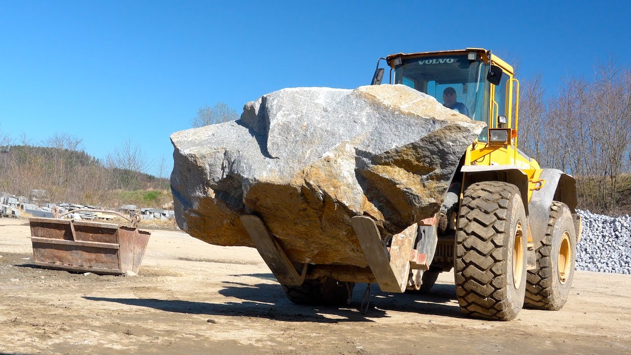 Невероятно тяжелая работа! Разбивание огромных гранитных блоков, резка гранита и многое другое!