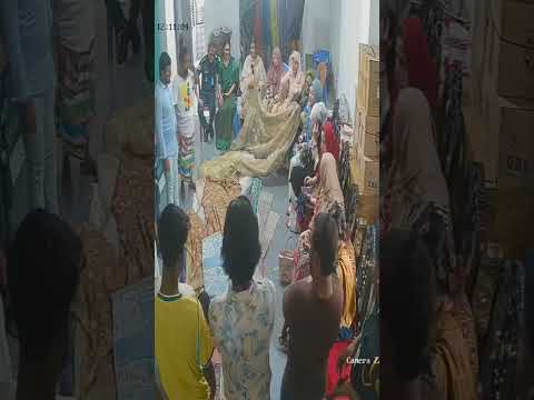 কাস্টমাররা আমাদের শোরুমে শাড়ি দেখছে