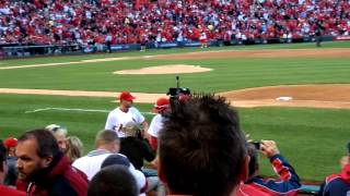 The crowd and players react to Jon Jay's spectacular catch NLDS Game 2