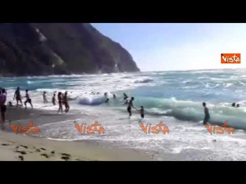 Mare mosso in poppa, ecco come usare i flaps della barca