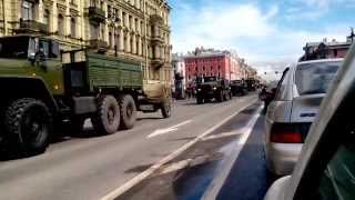 Подготовка к параду на 9 мая 2013 в Питере. Военная техника на Невском.