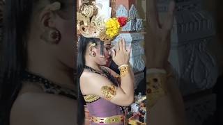 Download Lagu penari cantik ritual sebelum menari MP3