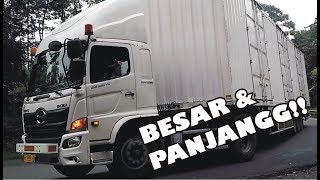 TRUK TRAILER TRUK KONTAINER TRUK TRONTON BESAR DAN PANJANG HINO ISUZU MENURUNI TIKUNGAN TIMEZ