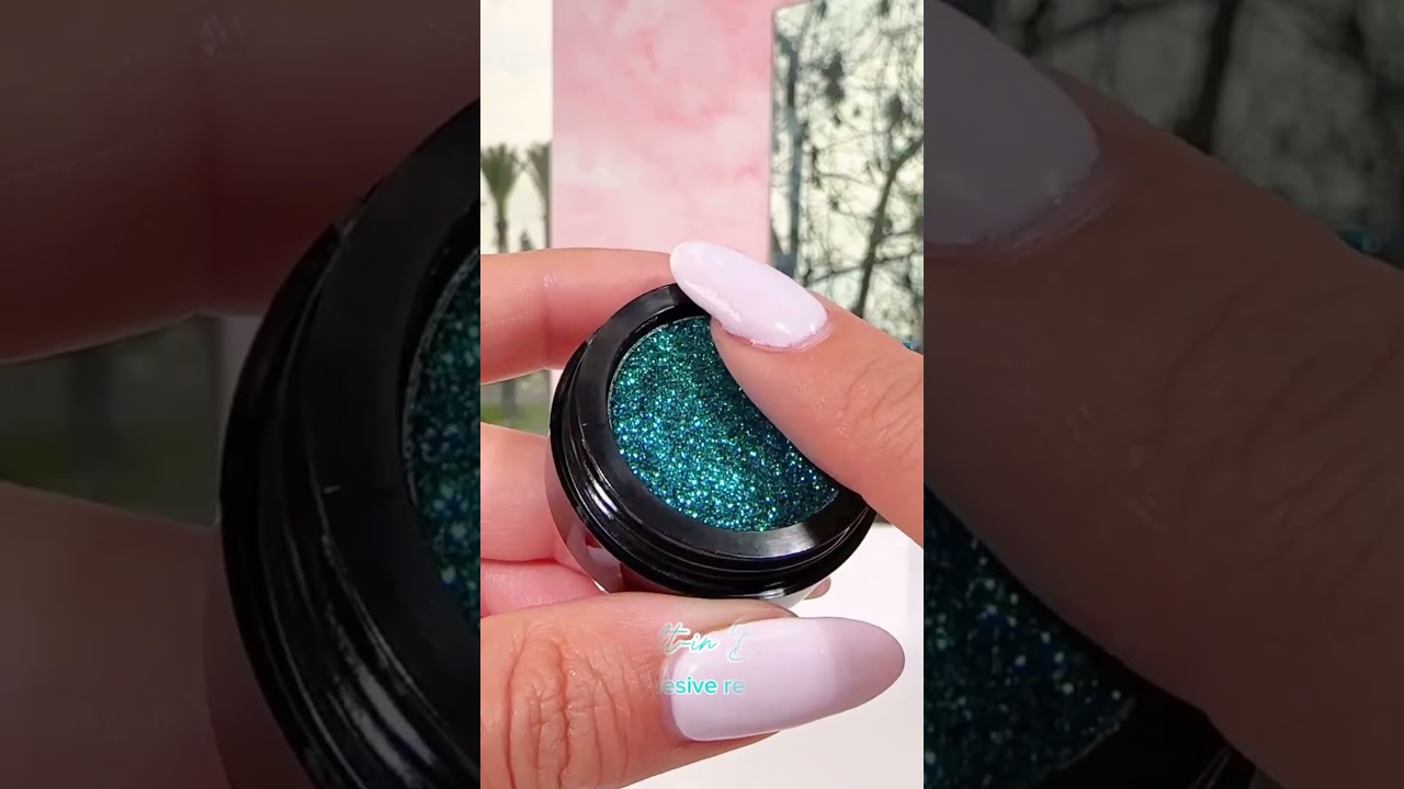 Did you know our Glitterholic Glitter Toppers have a built-in adhesive? 👀