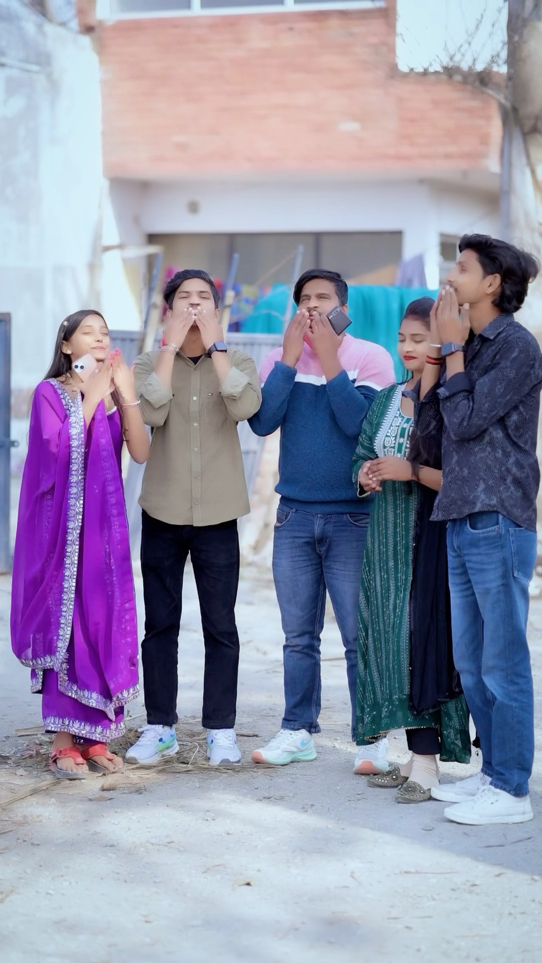 4 log 3 Roti kese khayenge