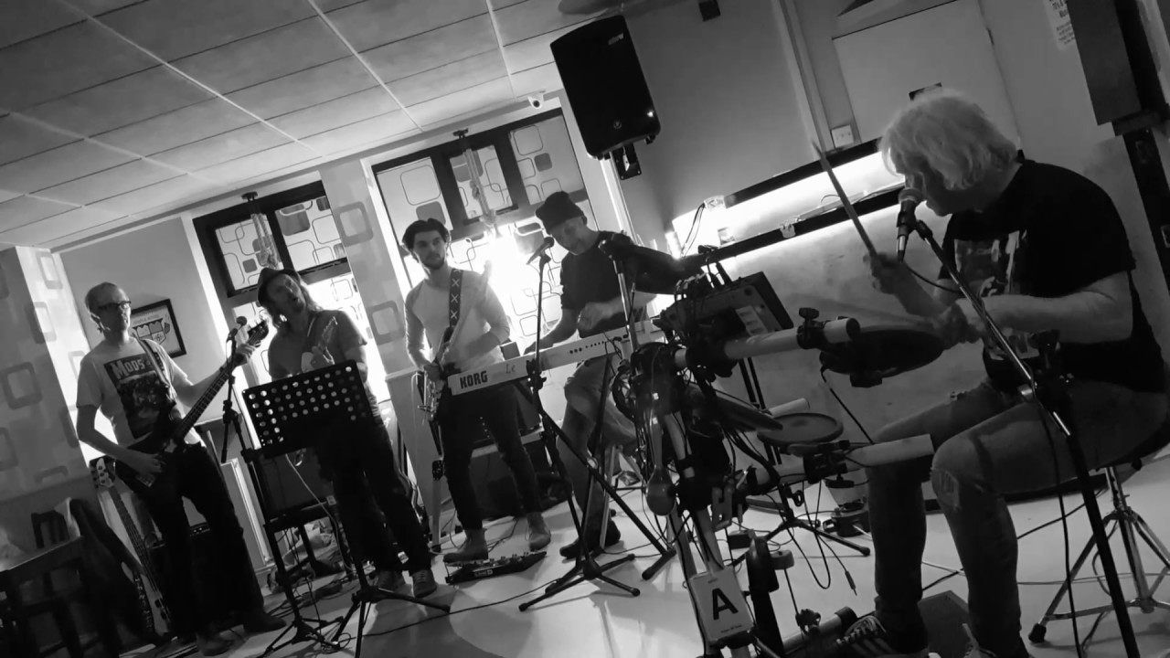 Retros Music Bar YouTube