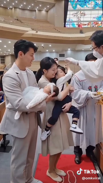 Momen lucu baptisan anak di gereja Katolik Korea Selatan#shortvideo #shorts #short #gerejakatolik