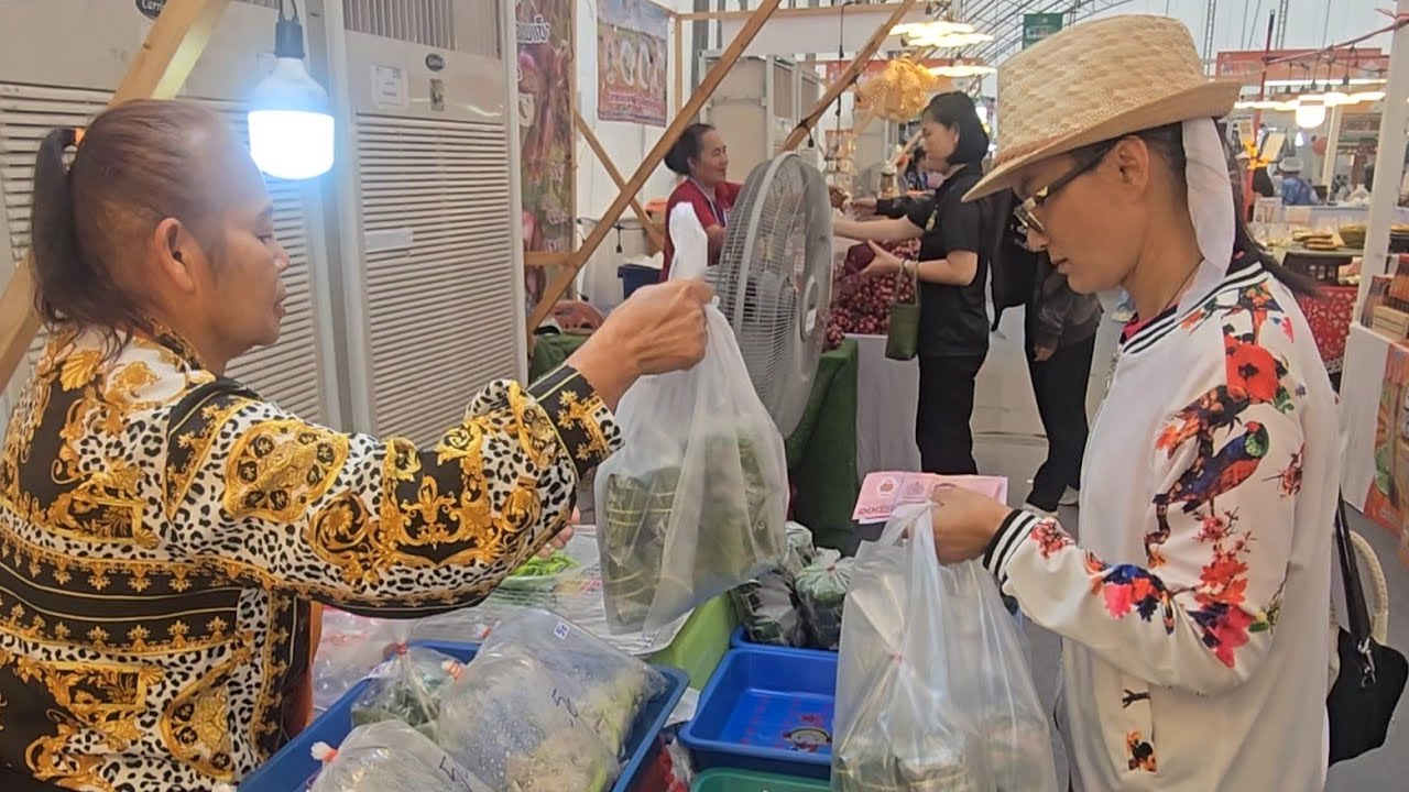 ป้าแต๋นเหมาหมดร้าน..ฝากตาชานยายสมควร ปู่ผ่องย่าภา มหกรรมสินค้าชายแดน