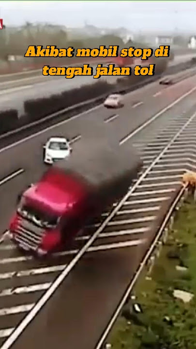 Detik-detik menegangkan, akibat sedan tiba-tiba stop di tengah jalan tol #shorts #viral @ceritawouw