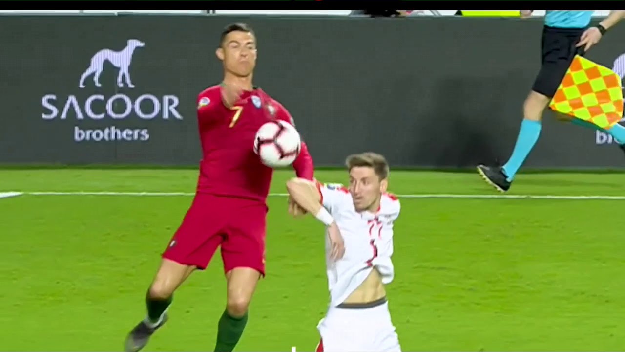 Ronaldo vs Serbia injury - YouTube