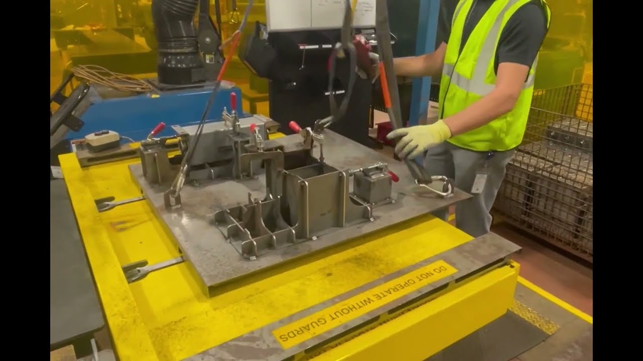 Cobot Quick-Change Fixture Plate & Table from Flextur