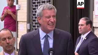 NY Mayor Tours Facility for Detained Children